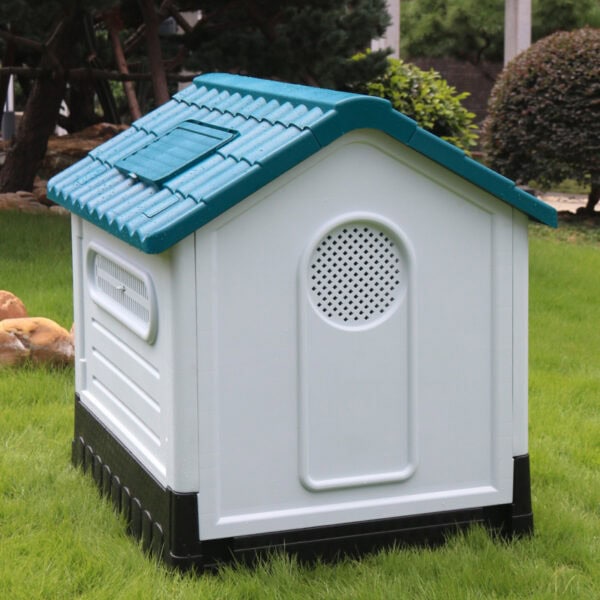 Side view of the dog house