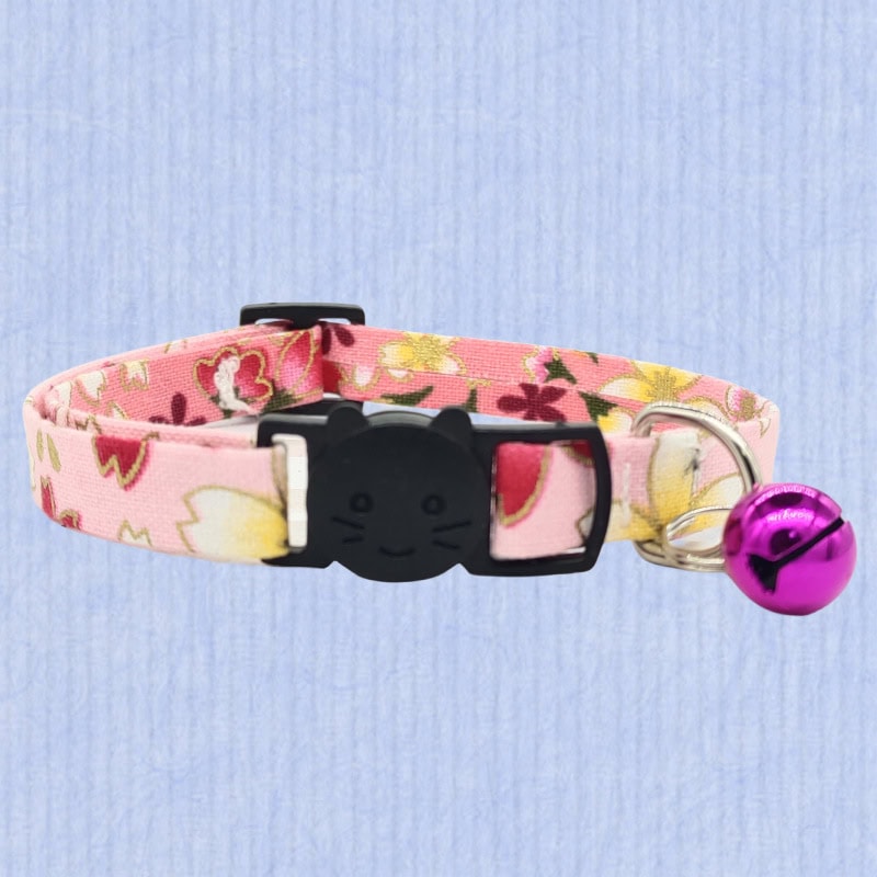 Adjustable cat collar with safety clasp